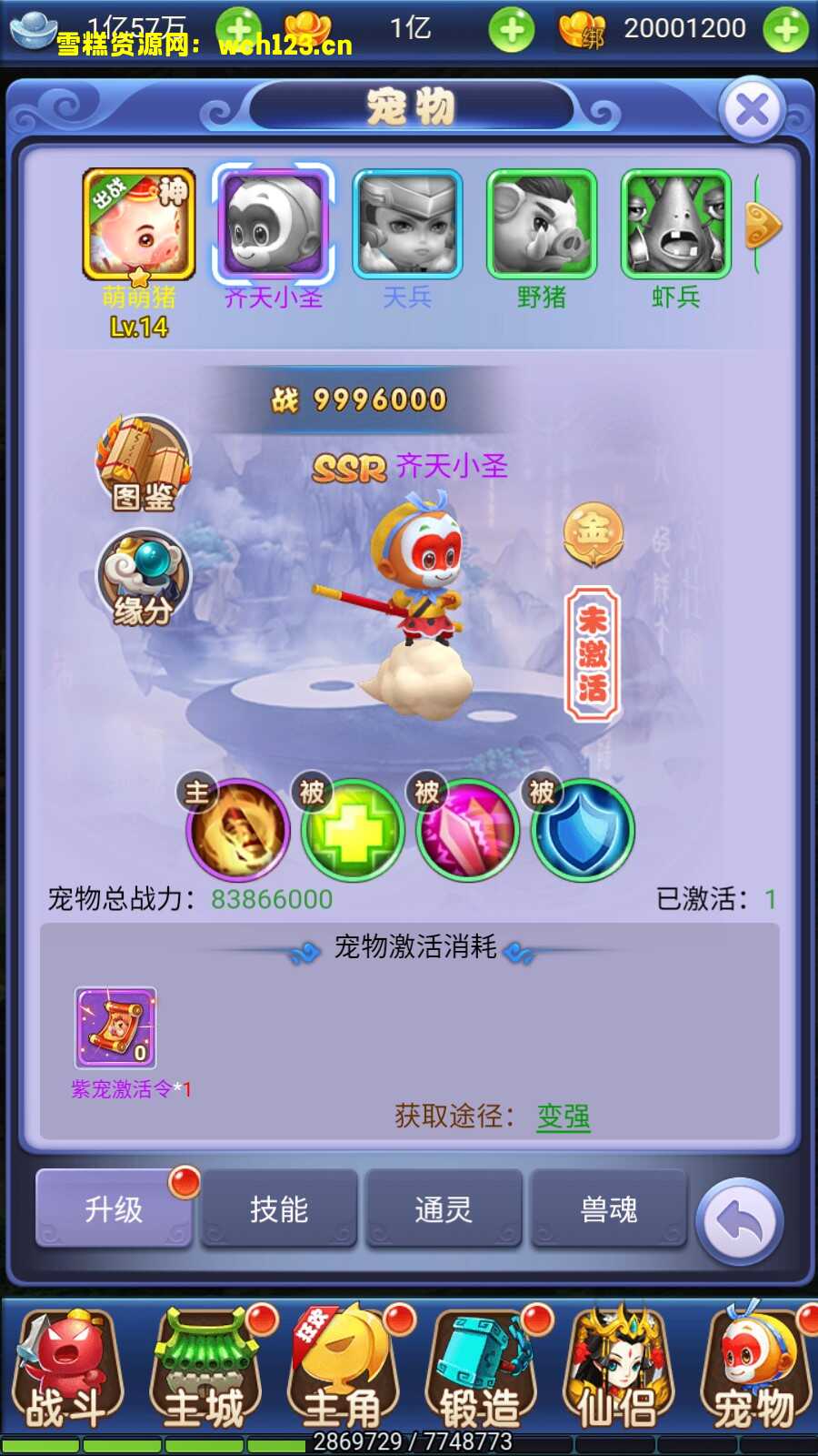 海浪撞击海岸的鸟瞰图。