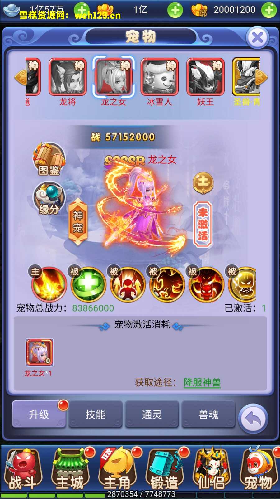 海浪撞击海岸的鸟瞰图。