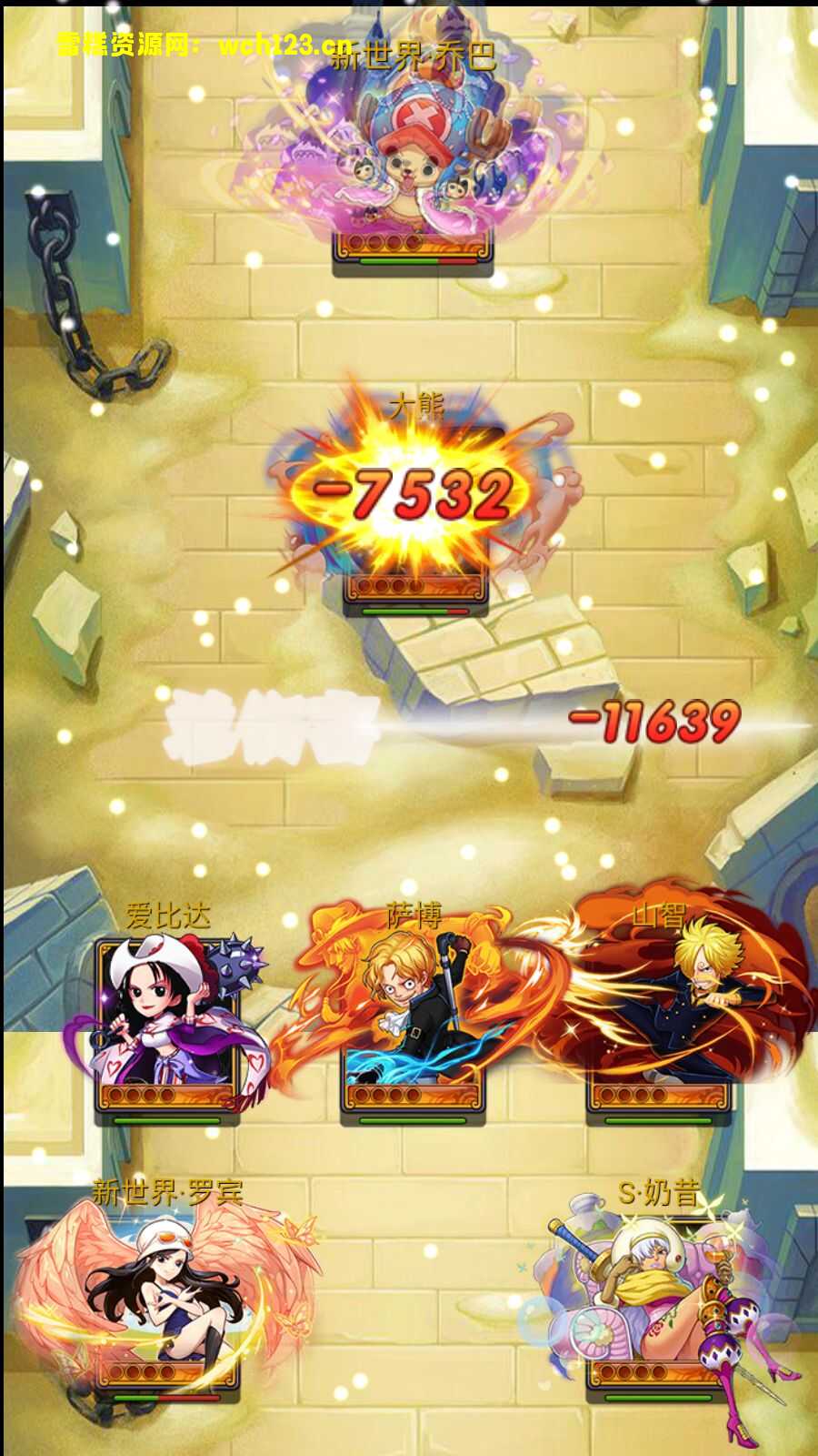 海浪撞击海岸的鸟瞰图。