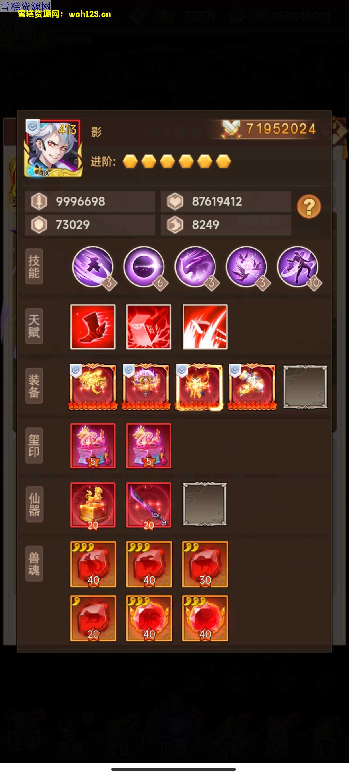 海浪撞击海岸的鸟瞰图。