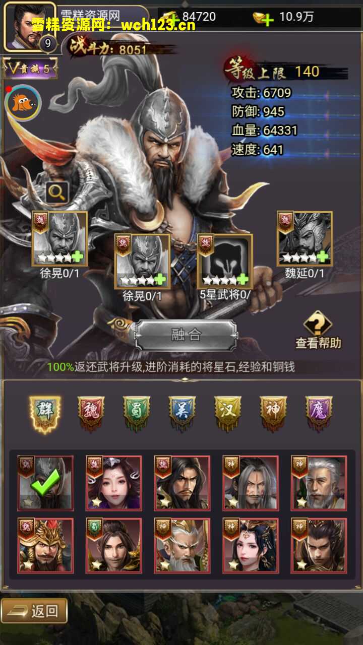 海浪撞击海岸的鸟瞰图。