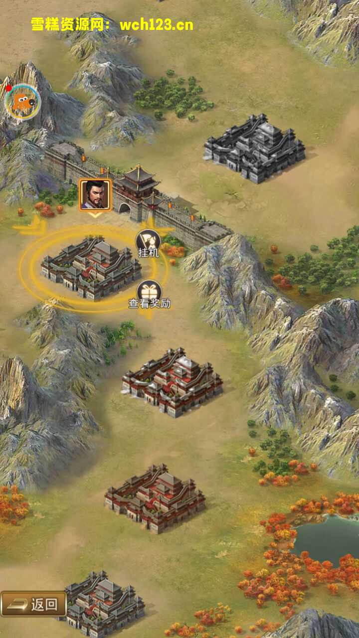 田野的鸟瞰图。一条道路穿过右上角。