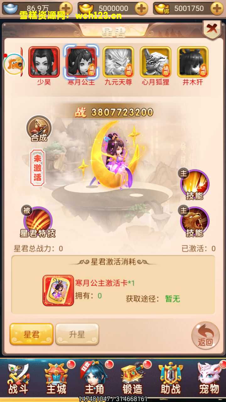 海浪撞击海岸的鸟瞰图。