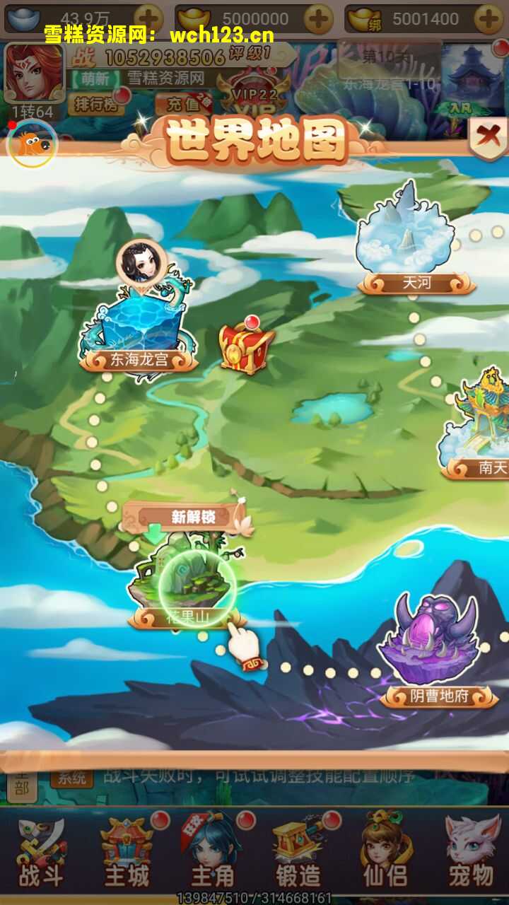 海浪撞击海岸的鸟瞰图。