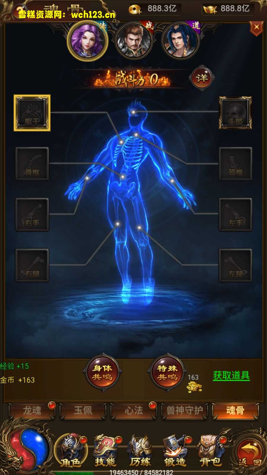 海浪撞击海岸的鸟瞰图。