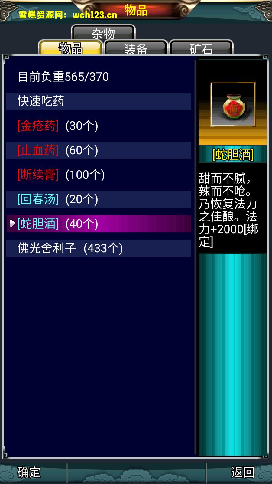 海浪撞击海岸的鸟瞰图。