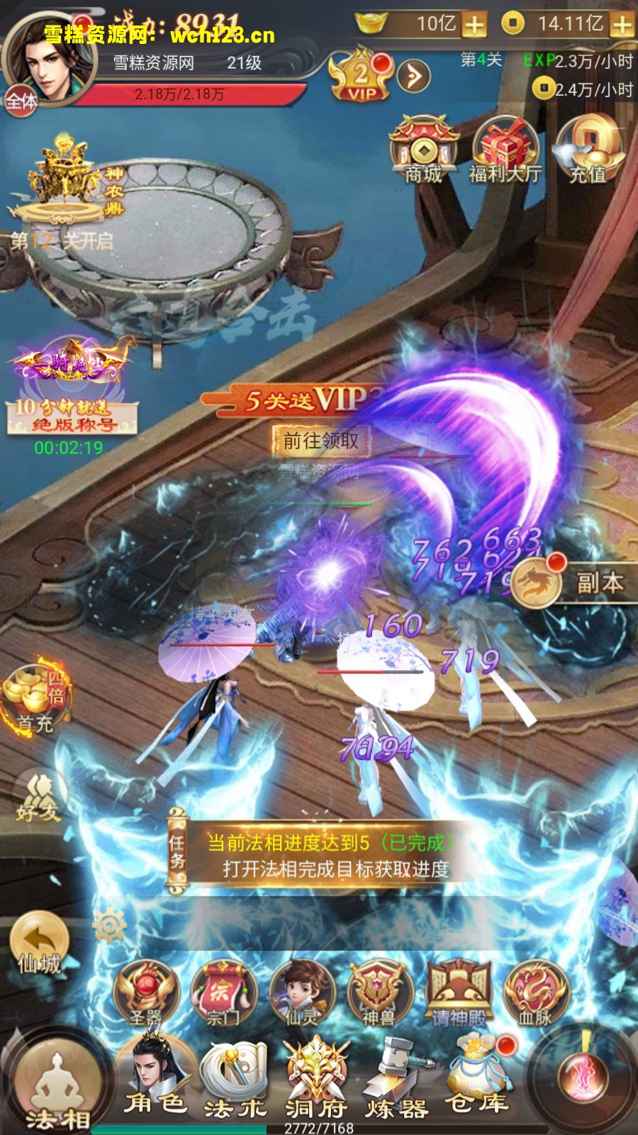 海浪撞击海岸的鸟瞰图。