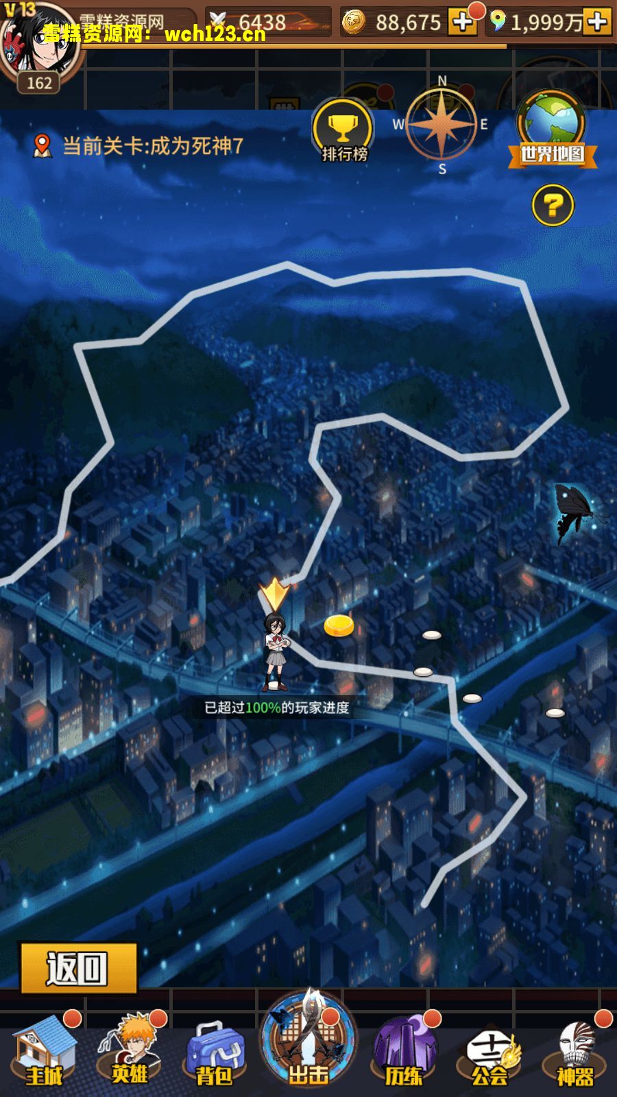 海浪撞击海岸的鸟瞰图。