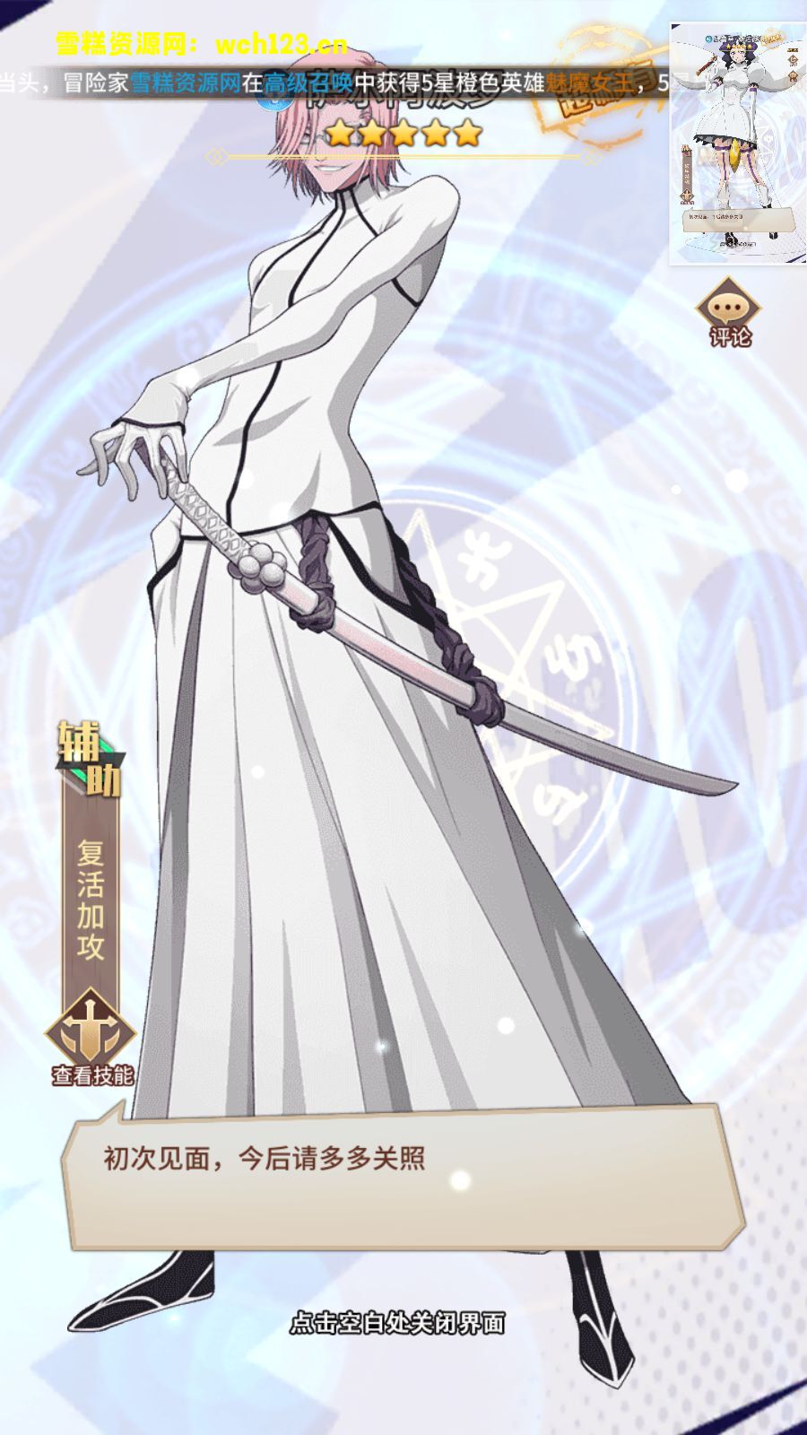 海浪撞击海岸的鸟瞰图。